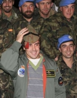 Alonso visits troops in Lebanon